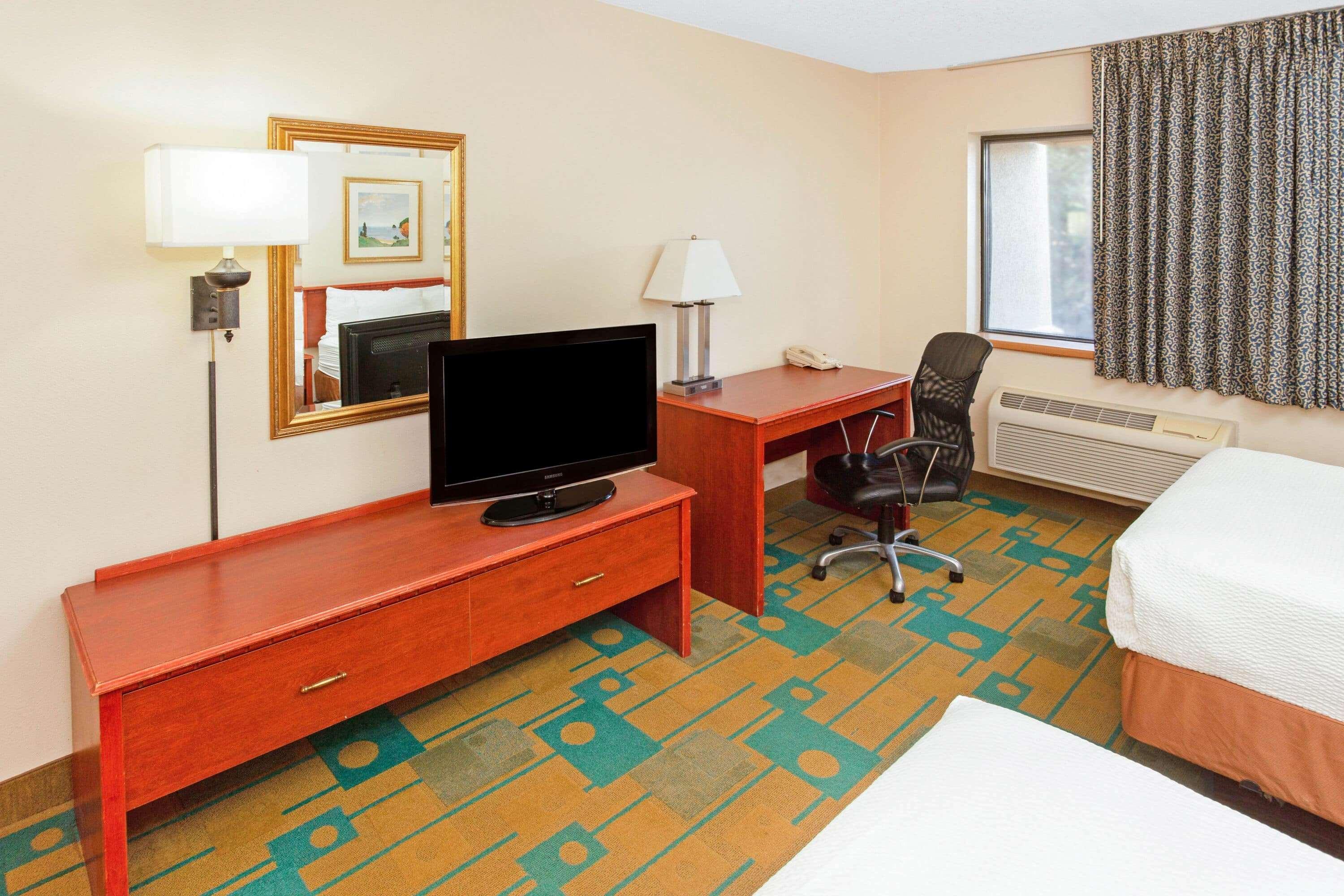 La Quinta Inn By Wyndham Milwaukee Airport / Oak Creek Exterior photo