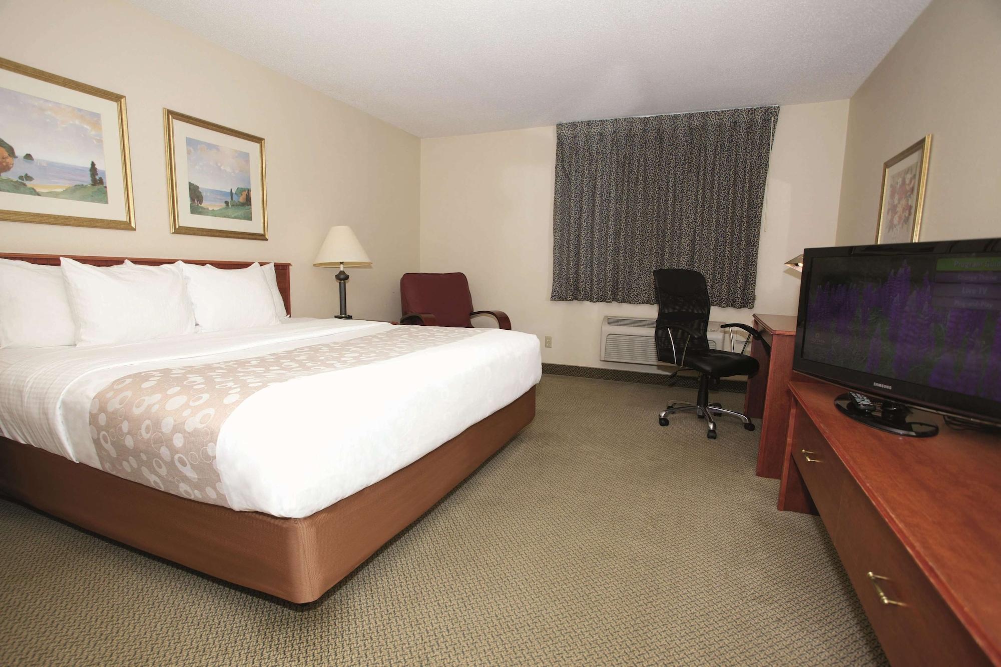 La Quinta Inn By Wyndham Milwaukee Airport / Oak Creek Exterior photo